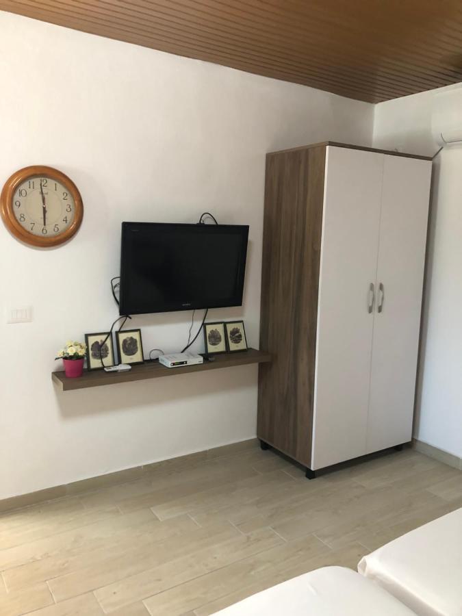 Отель Olive House. Влёра Экстерьер фото